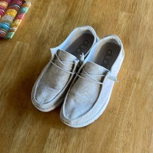 Women’s Hey Dudes size 11